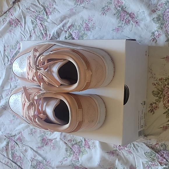 Jordan 1 Low - Picture 4 of 5